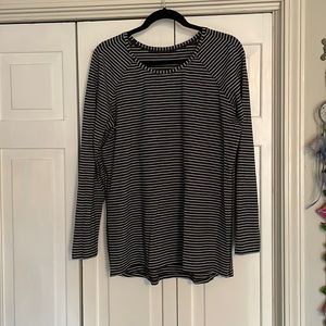 Lululemon L/S charcoal & white striped top. Size 12, tag cut out. Good condition